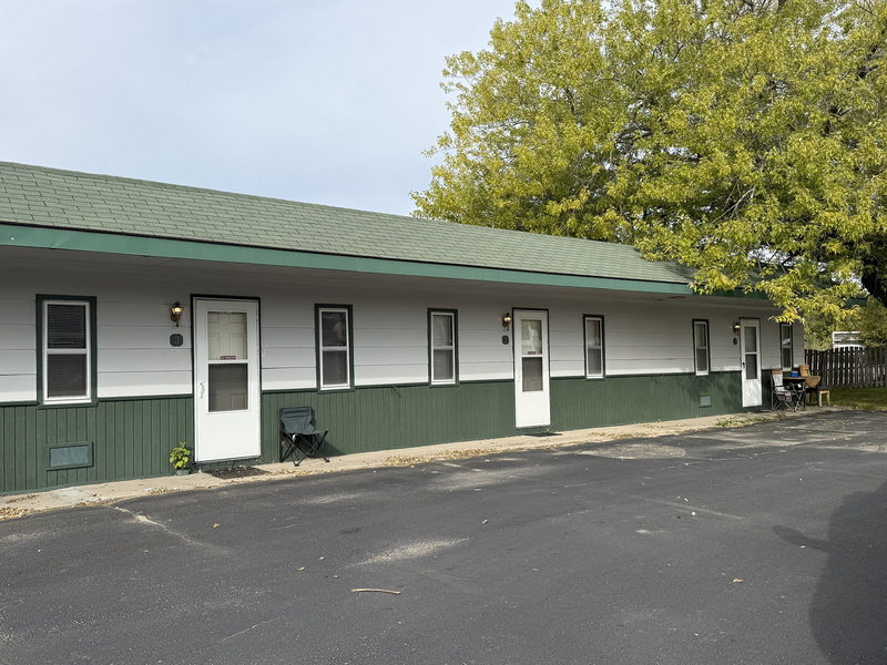 Ritz Motel (Birch Haus Motel) - Loopnet Real Estate Listing Photo